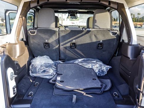 New 2025 Jeep Wrangler Unlimited Rubicon image 30