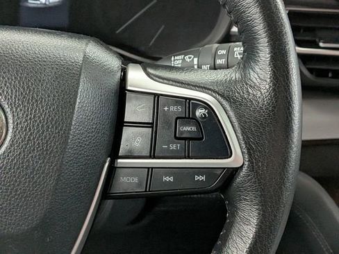 Used 2022 Toyota Sienna XLE w/ XLE Plus Package FWD image 23