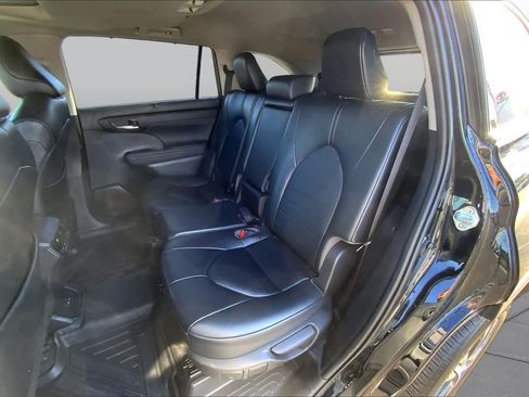 Used 2023 Toyota Highlander XLE FWD image 21