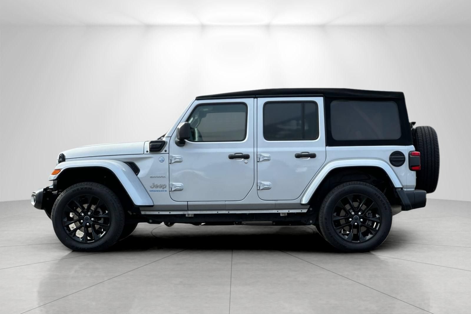 Used 2024 Jeep Wrangler Unlimited Sahara AWD/4WD image 6