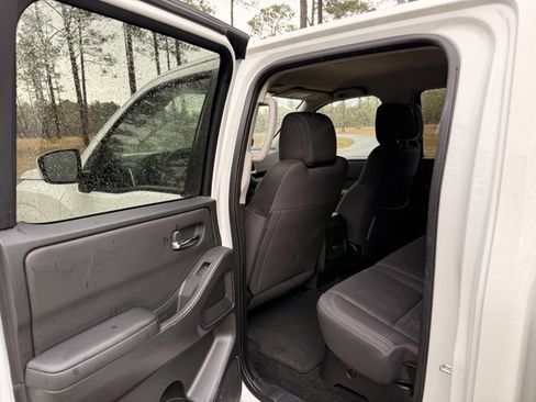 Used 2023 Nissan Frontier SV image 22