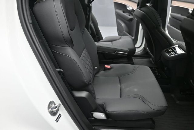 Used 2025 Volvo XC90 B6 Plus w/ Protection Package Premier AWD/4WD image 31