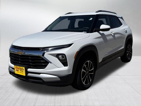 Used 2025 Chevrolet TrailBlazer LT AWD/4WD image 3