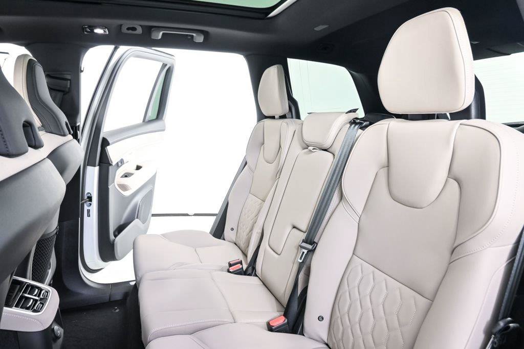 New 2026 Volvo XC90 T8 Plus w/ Protection Package Premier AWD/4WD image 21