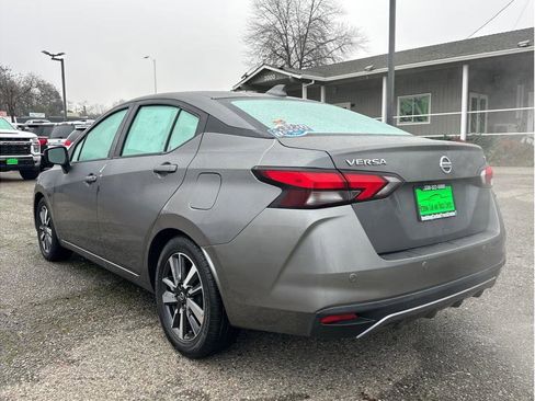 Used 2021 Nissan Versa SV image 5