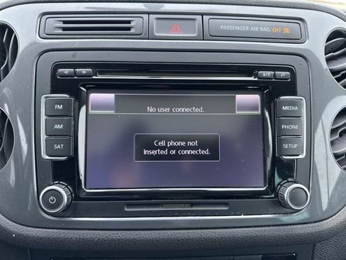 Used 2015 Volkswagen Tiguan SE image 29