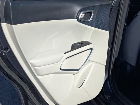 Used 2025 Kia Soul EX image 18