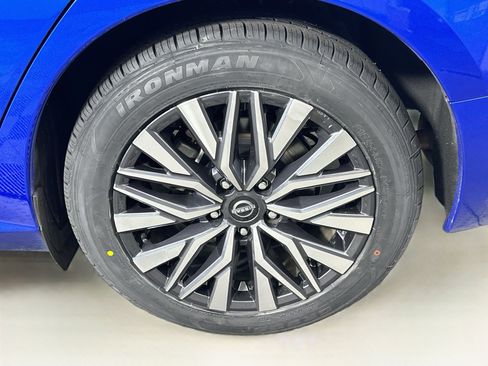 Used 2025 Nissan Altima 2.5 SV FWD image 11