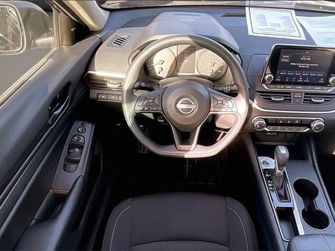 Certified 2025 Nissan Altima 2.5 S image 5