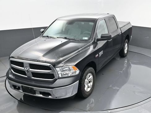 Used 2022 RAM 1500 4x4 Crew Cab Classic w/ Chrome Appearance Group image 19