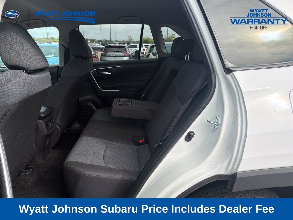 Used 2025 Toyota RAV4 XLE FWD image 31