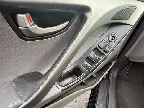 Used 2015 Hyundai Elantra SE image 6