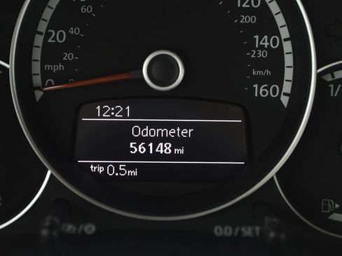 Used 2016 Volkswagen Beetle 1.8T Classic FWD image 31