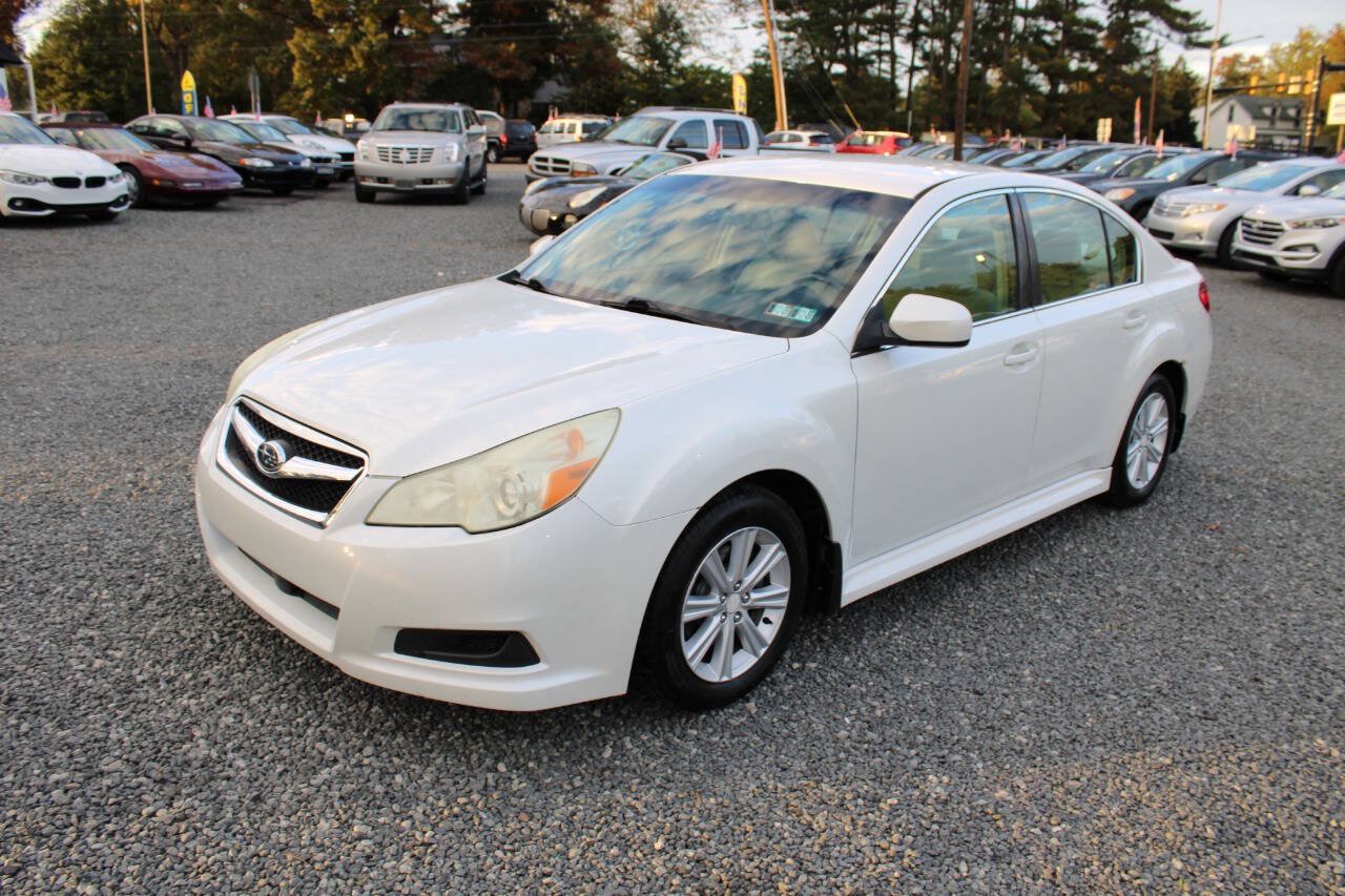 Used 2011 Subaru Legacy 2.5i Premium AWD/4WD image 2