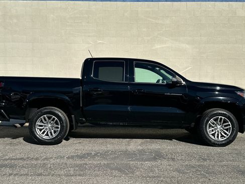 Used 2024 Chevrolet Colorado LT w/ LT Convenience Package image 3