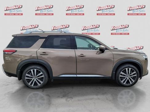 Used 2023 Nissan Pathfinder Platinum w/ Cargo Package AWD/4WD image 6