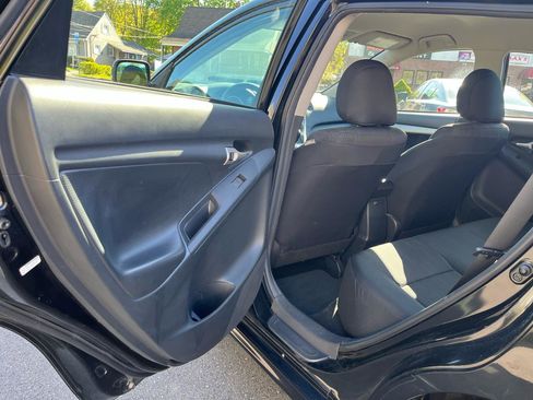 Used 2013 Toyota Matrix L FWD image 18