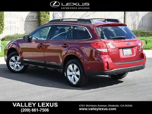 Used 2011 Subaru Outback 2.5i Limited image 4