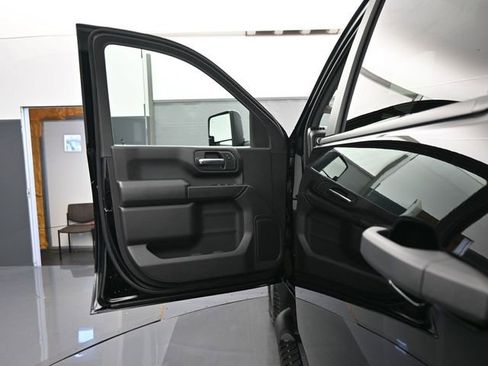 Used 2025 Chevrolet Silverado 2500 Custom w/ Custom Value Package AWD/4WD image 9
