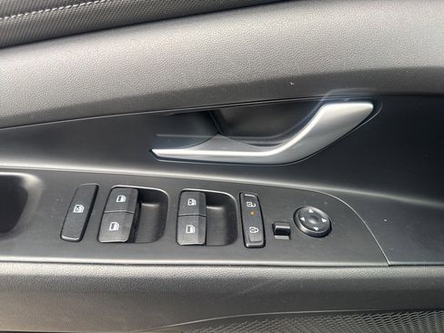 Used 2025 Hyundai Elantra SEL image 31