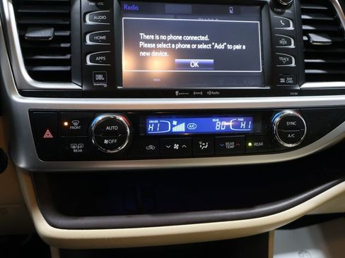 Used 2017 Toyota Highlander Limited Platinum image 29