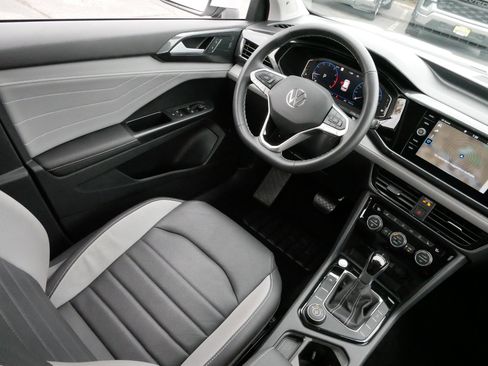 Certified 2024 Volkswagen Taos SEL image 9