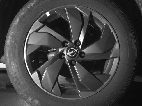 Used 2025 Nissan Rogue SV FWD image 15