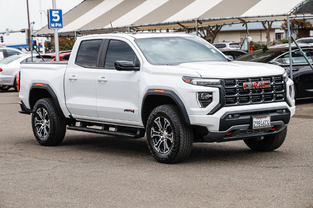 Used 2024 GMC Canyon AT4 w/ AT4 Premium Package AWD/4WD image 5
