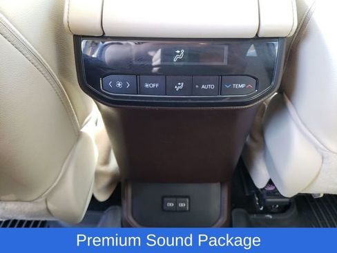 Used 2022 Toyota Highlander XLE image 12