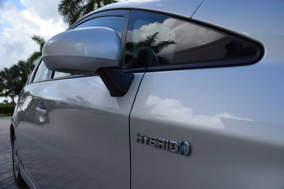 Used 2010 Toyota Prius Two w/ Preferred Accessory Pkg FWD image 31