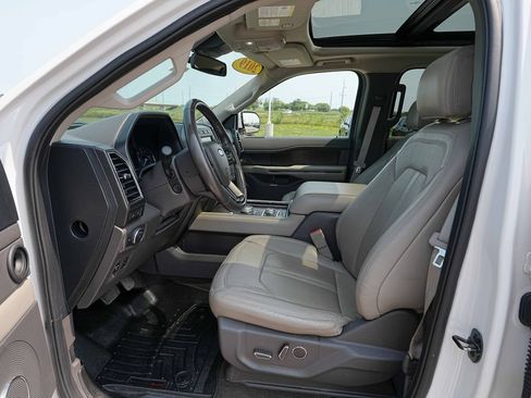 Used 2019 Ford Expedition Limited w/ Equipment Group 302A AWD/4WD image 16