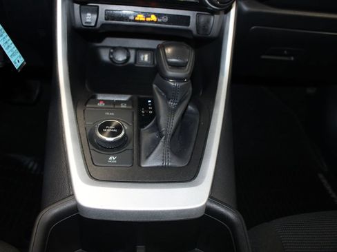 Used 2024 Toyota RAV4 LE AWD/4WD image 15