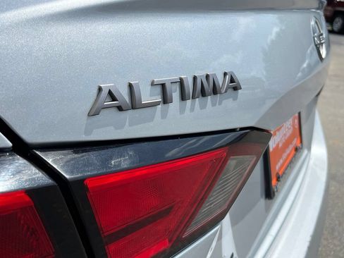 Used 2023 Nissan Altima 2.5 SV FWD image 9