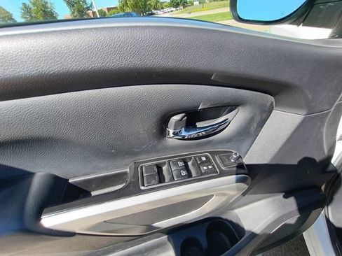 Used 2024 Nissan Titan SV AWD/4WD image 25
