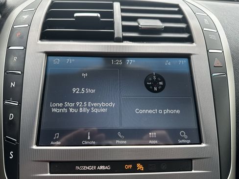 Used 2019 Lincoln MKZ Premiere image 22