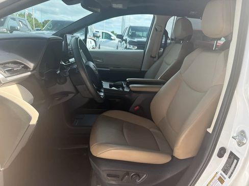 Used 2024 Toyota Sienna XLE w/ XLE Plus Package FWD image 13