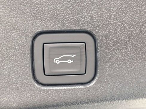 Used 2025 GMC Acadia Elevation FWD image 12