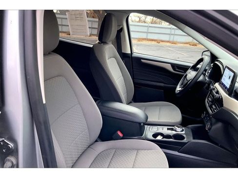 Used 2022 Ford Escape SE image 8