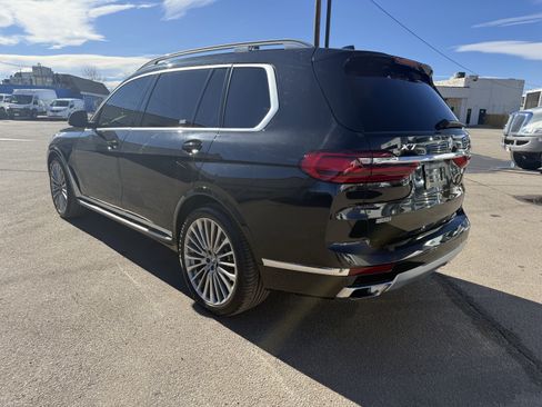 Used 2022 BMW X7 xDrive40i w/ Premium Package image 3
