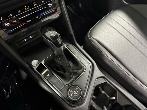 Used 2022 Volkswagen Tiguan SE R-Line image 15