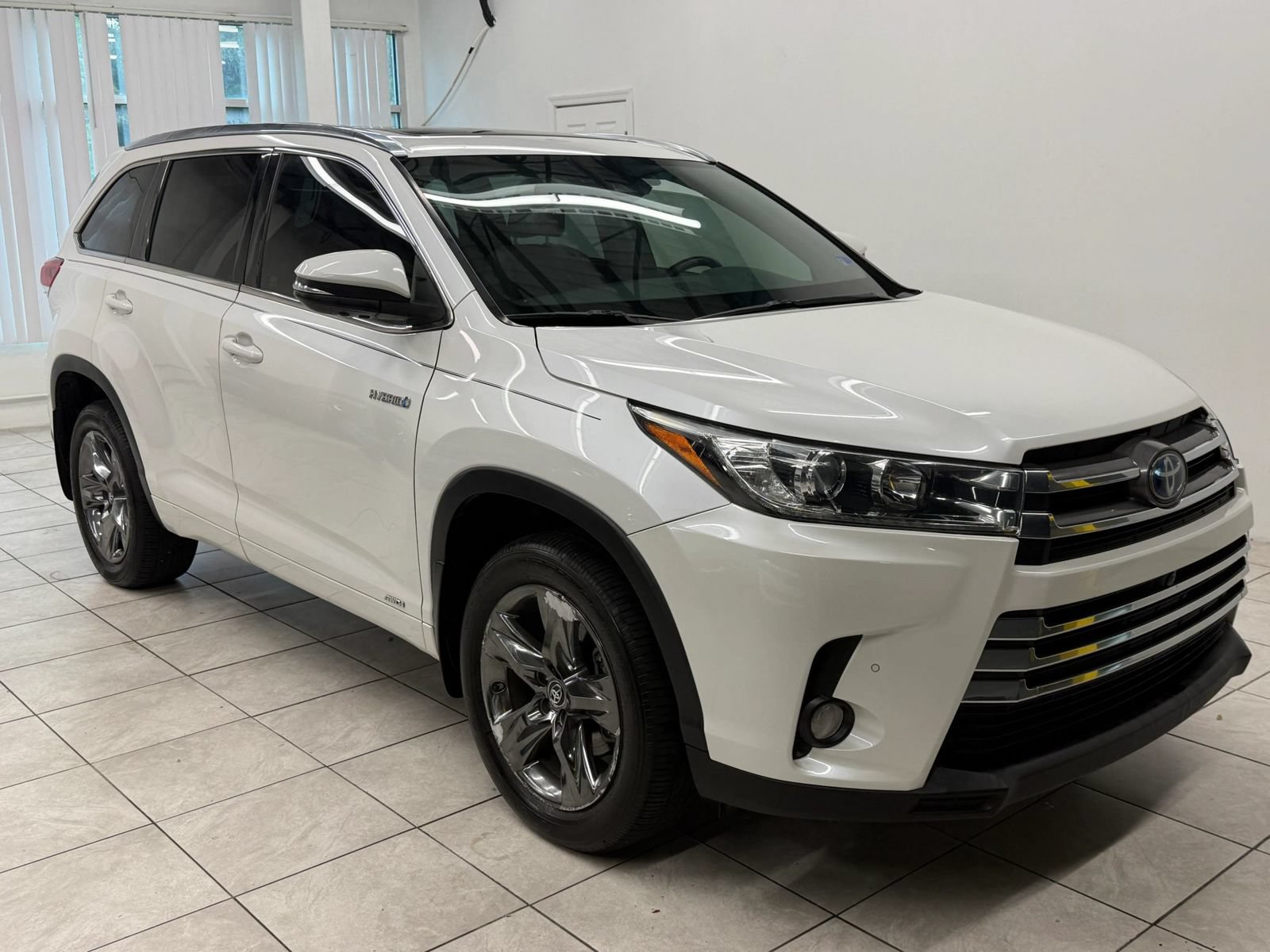 Used 2018 Toyota Highlander Limited Platinum AWD/4WD image 1