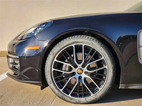 Used 2023 Porsche Panamera 4 Platinum Edition image 9