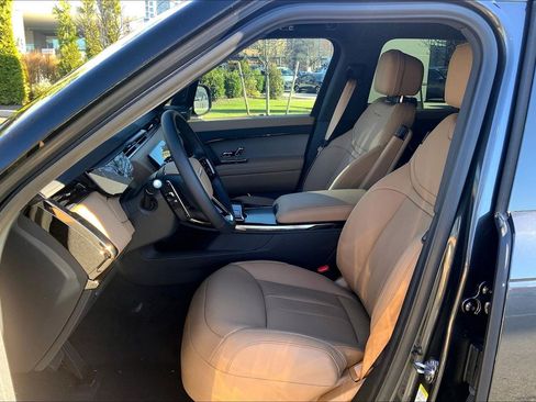 New 2025 Land Rover Range Rover Sport SE image 9