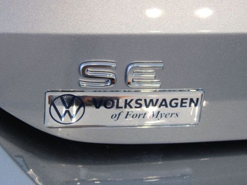 New 2025 Volkswagen Taos SE image 28