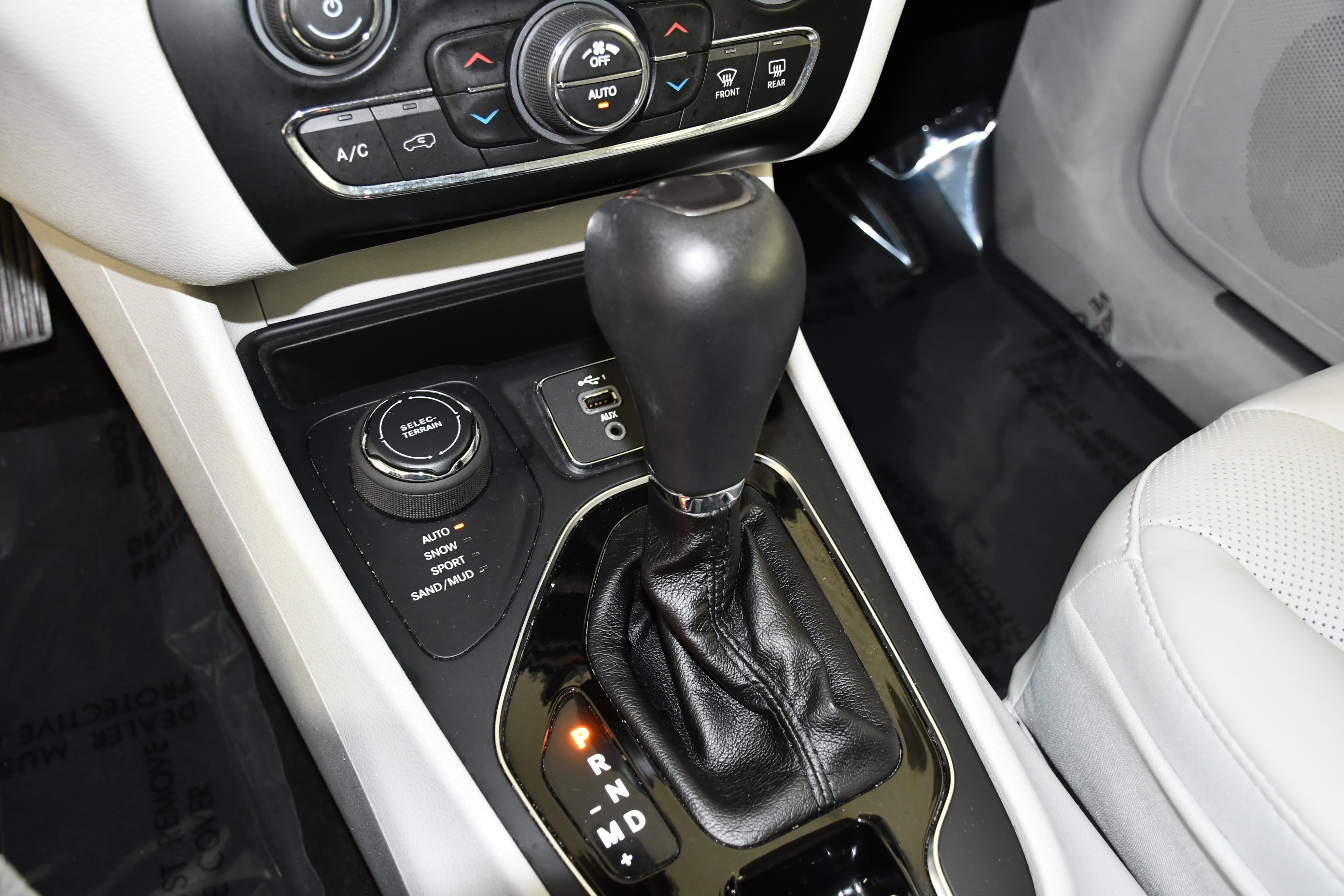 Used 2020 Jeep Cherokee Limited AWD/4WD image 30