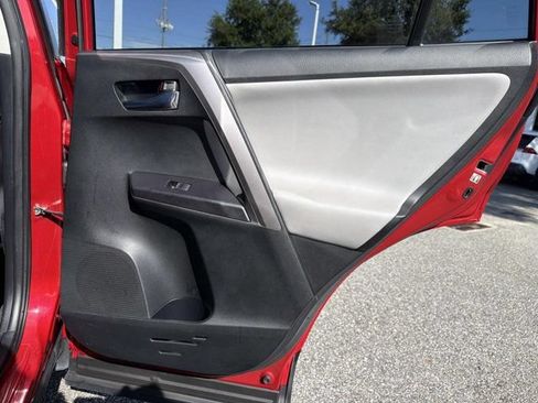 Used 2017 Toyota RAV4 XLE FWD image 18