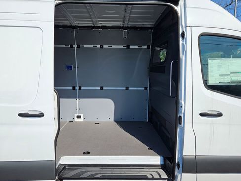 New 2024 Mercedes-Benz eSprinter 170 Cargo image 34
