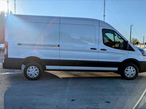 Used 2023 Ford E-Transit Medium Roof image 8