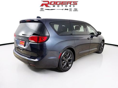 Certified 2020 Chrysler Pacifica Touring w/ S Appearance Package image 7