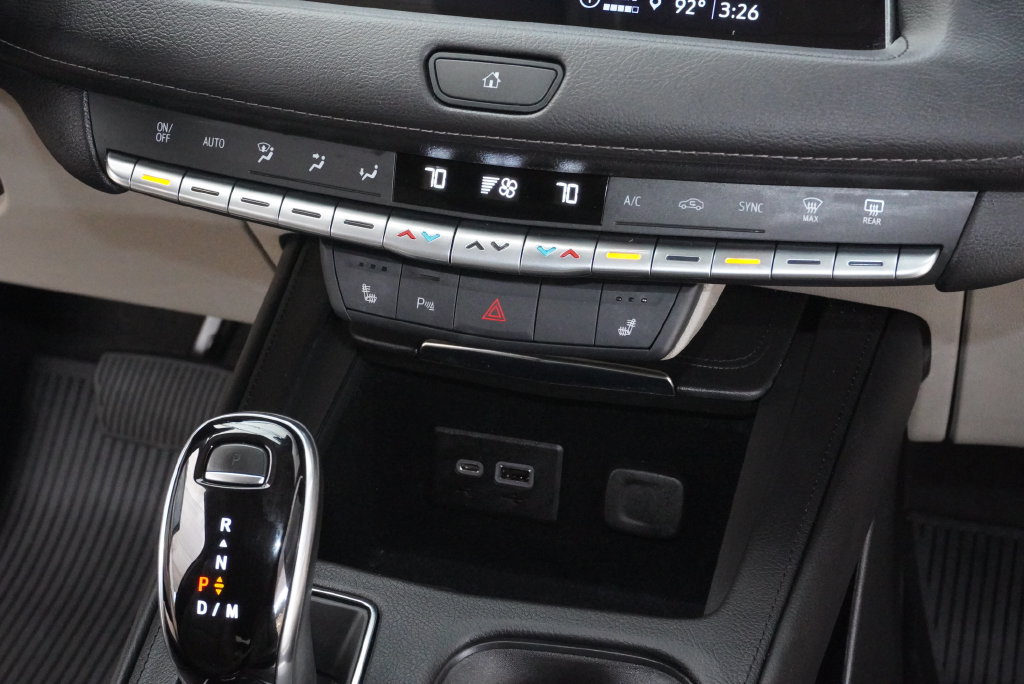 Used 2023 Cadillac XT4 Luxury w/ Cold Weather Package FWD image 17
